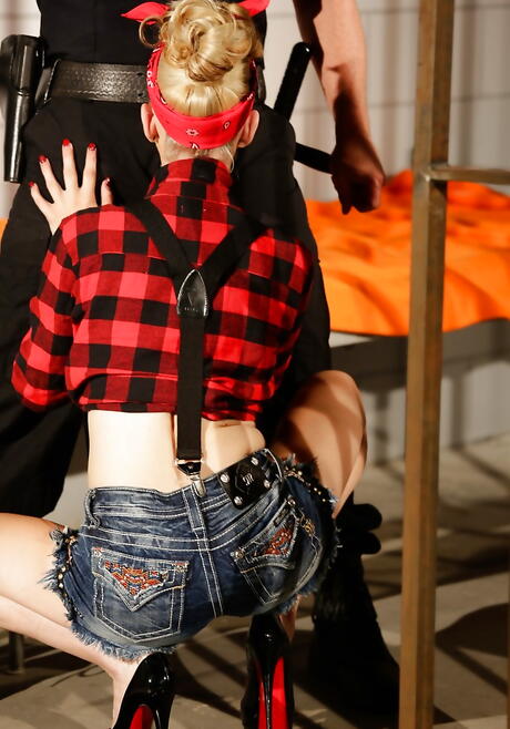 Hot american Jeanie Marie Sullivan in sexy shorts robbing on rod and takes a cum blast in her mouth 