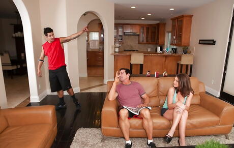 Charming american porn star Brooklyn Chase suck rod and fuck in her bald pussy 